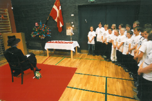 Dronningen siddende